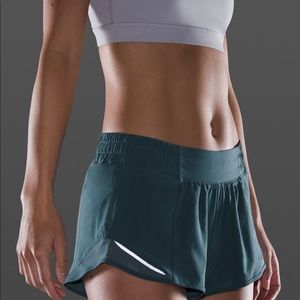 Lululemon Hotty Hot LR Short 2.5”